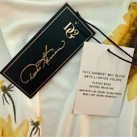 NWT D&G Summer Staple Sunflower Print Cream Plus Size Women's Tee - Picture 4 of 4